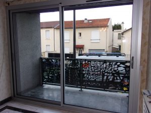 Porte coulissante PVC blanche