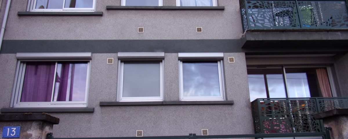 Porte coulissante et fenêtre PVC blanche extérieur